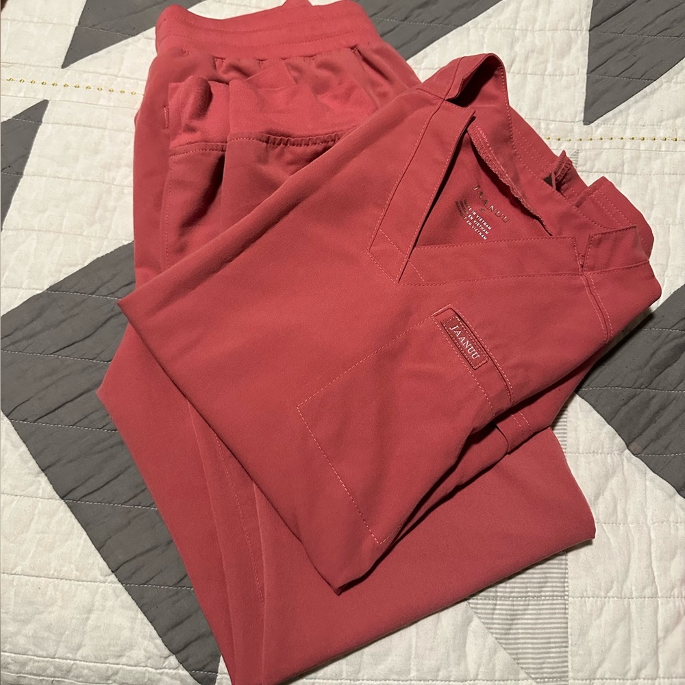Jaanuu Rose Sm Scrub top with Sm Petite Joggers